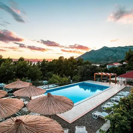 Mobile Peljesac, Camp Vala Kamp alanı *