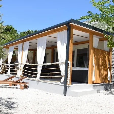 Mobile Peljesac, Camp Vala